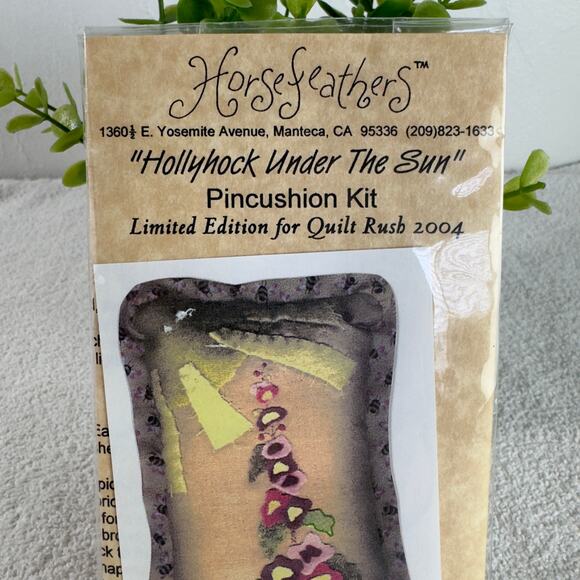Horsefeathers "Hollyhock Under The Sun" Pincushion Kit Limited Edition 2004 - Picture 4 of 4